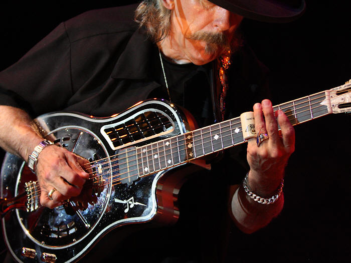 � Copyright 2009 Alan White. All Rights Reserved.