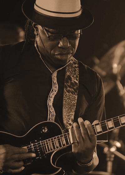 � Copyright 2011 Alan White. All Rights Reserved.