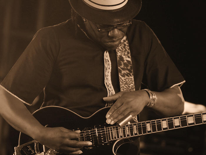 � Copyright 2011 Alan White. All Rights Reserved.