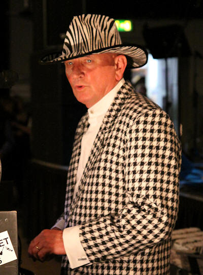 � Copyright 2009 Alan White. All Rights Reserved.