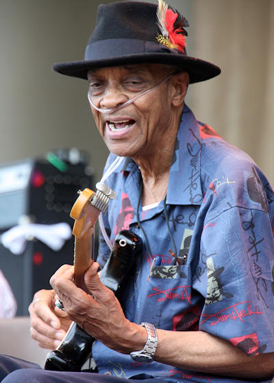 Hubert Sumlin © Copyright 2010 Alan White. All Rights Reserved.